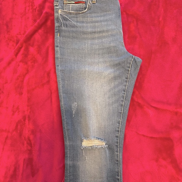 Tommy Hilfiger Ripped Jeans 👖 - Picture 3 of 7